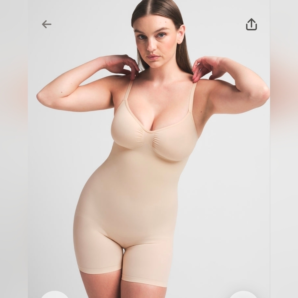 NWOT Skims Seamless Sculpt Mid-Thigh Bodysuit Mrsp $80